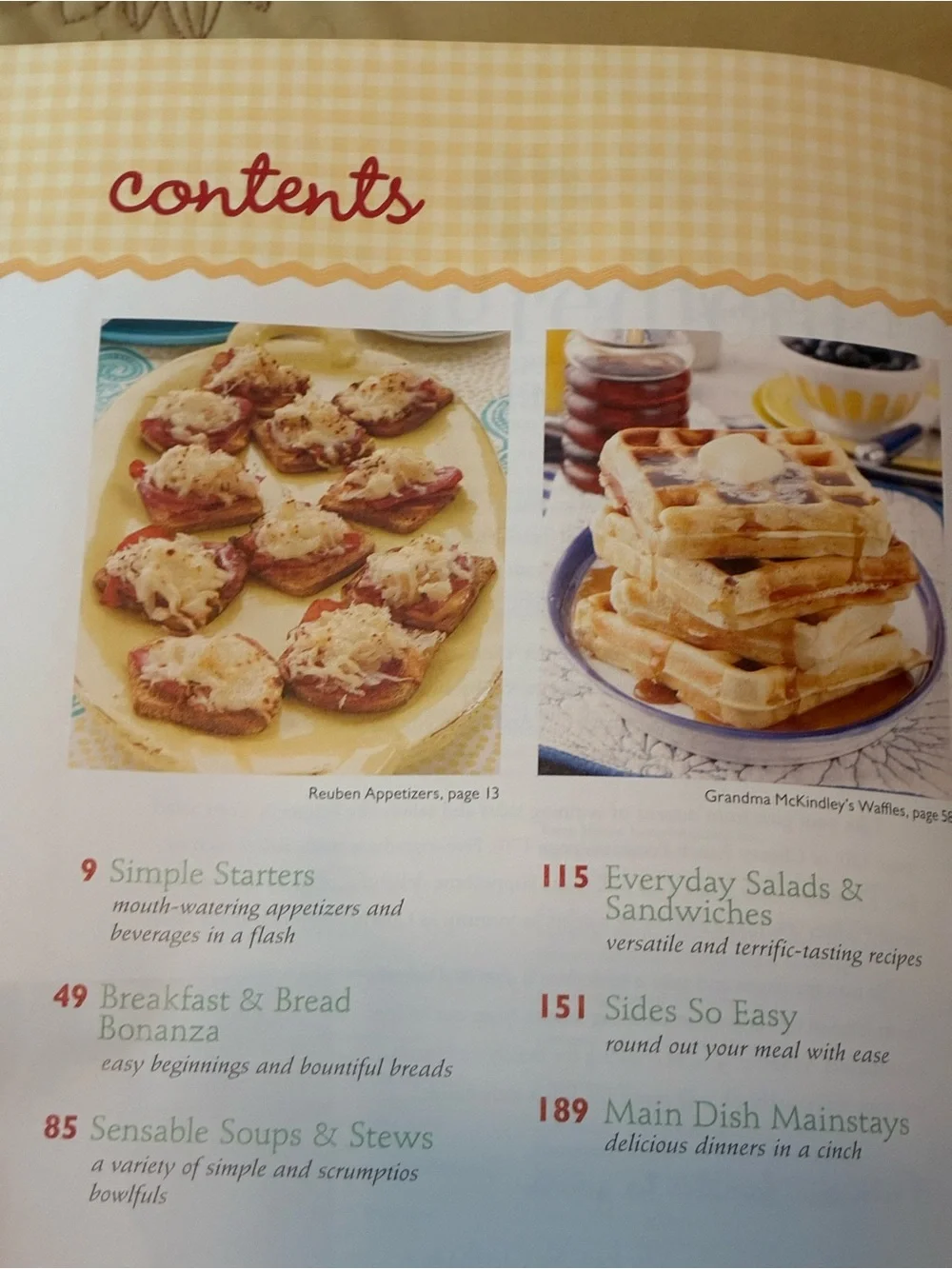 Gooseberry Patch 5-Ingredient Family Favorites Cookbook - Red & Cream Cover